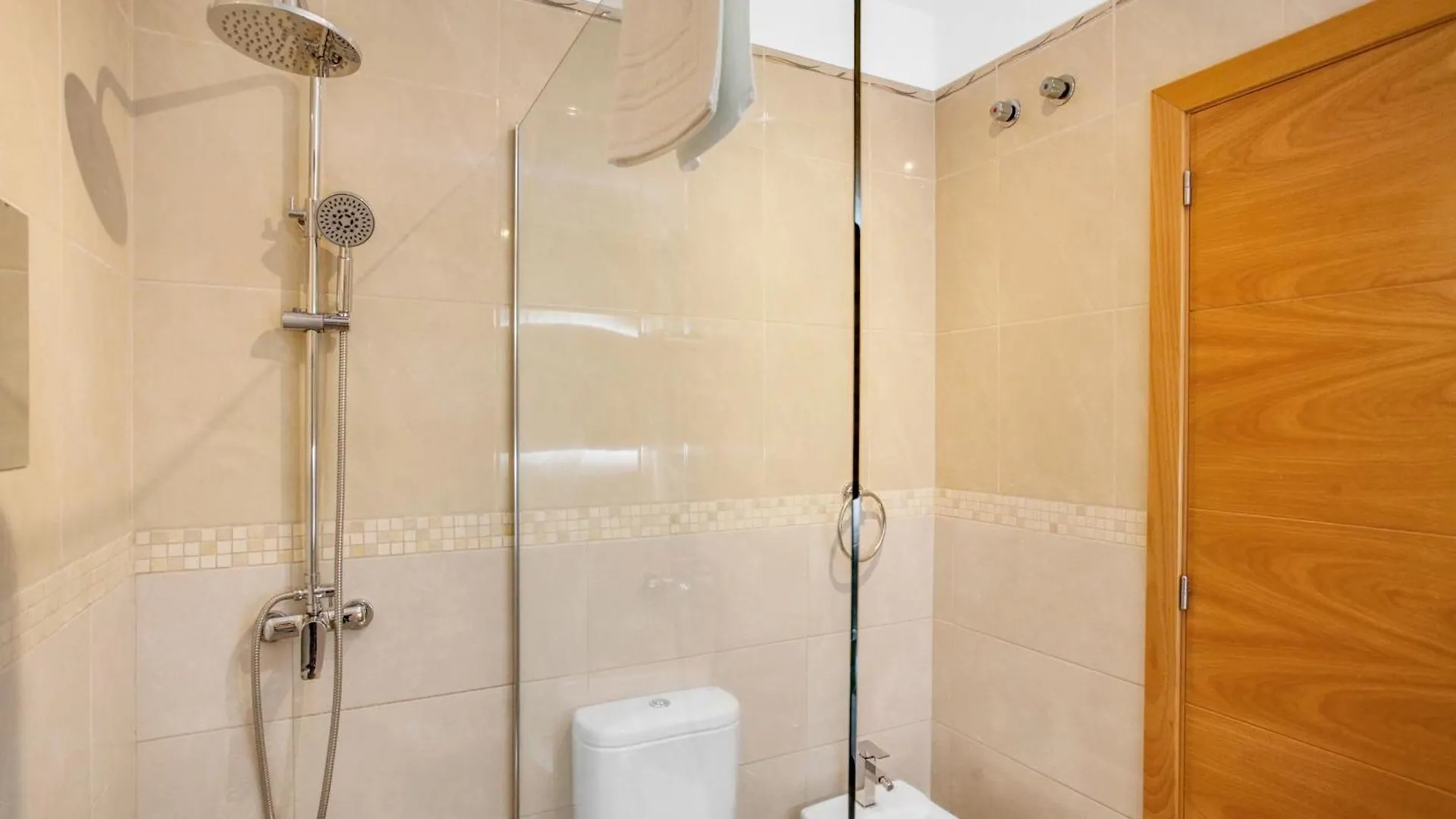Apartment Ferienwohnung Ocean Blue, Next To The Ocean, Fast Wi-Fi Los Abrigos Spanien